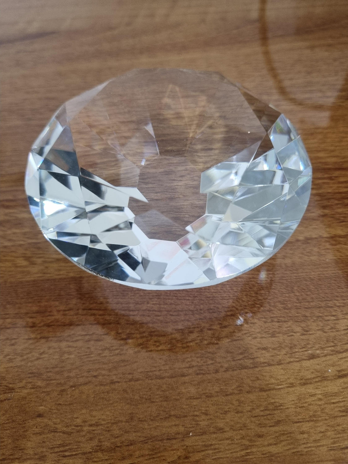 Clear Glass Diamond Paperweight: Elegant Table Decor