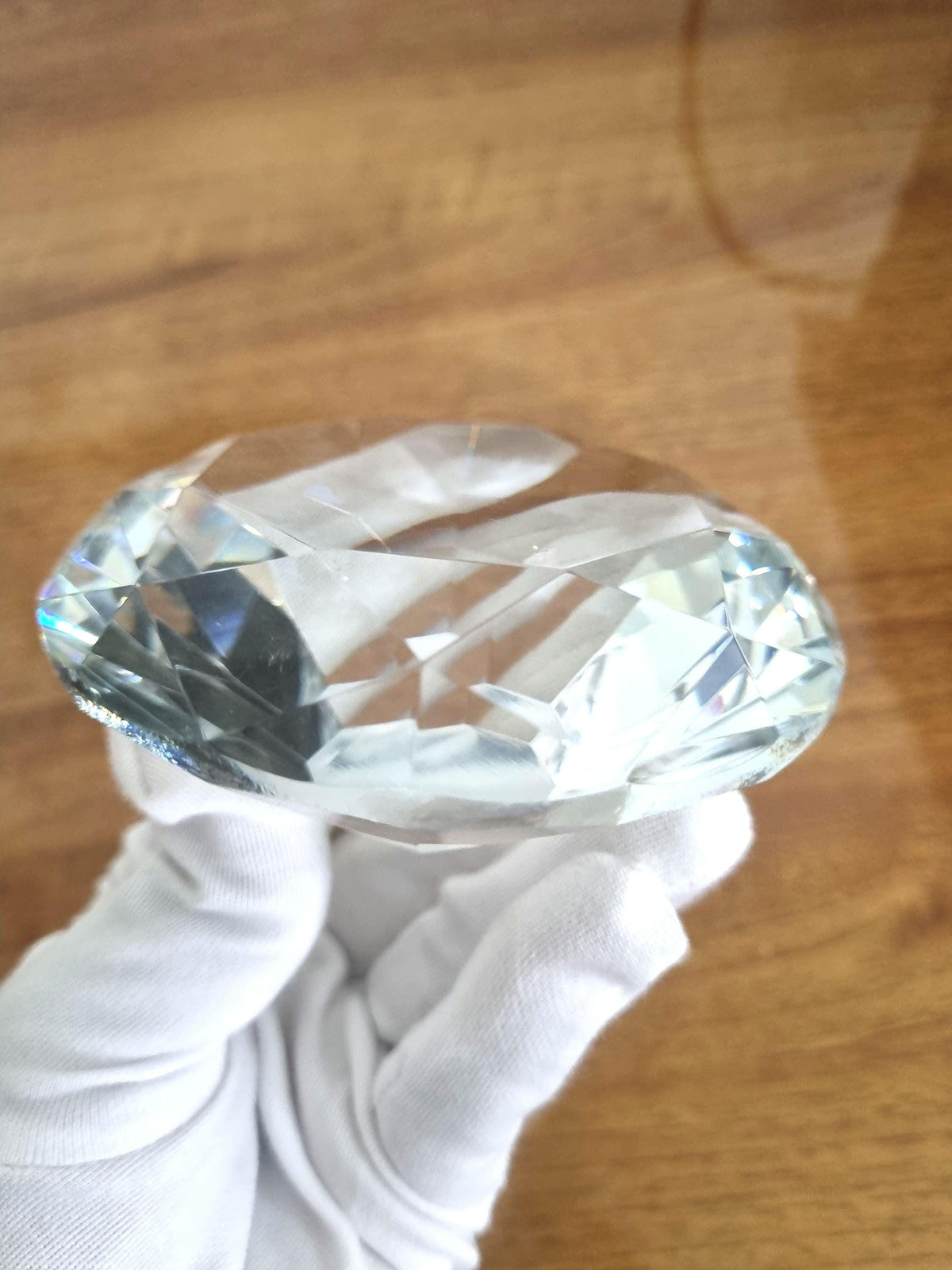 Clear Glass Diamond Paperweight: Elegant Table Decor