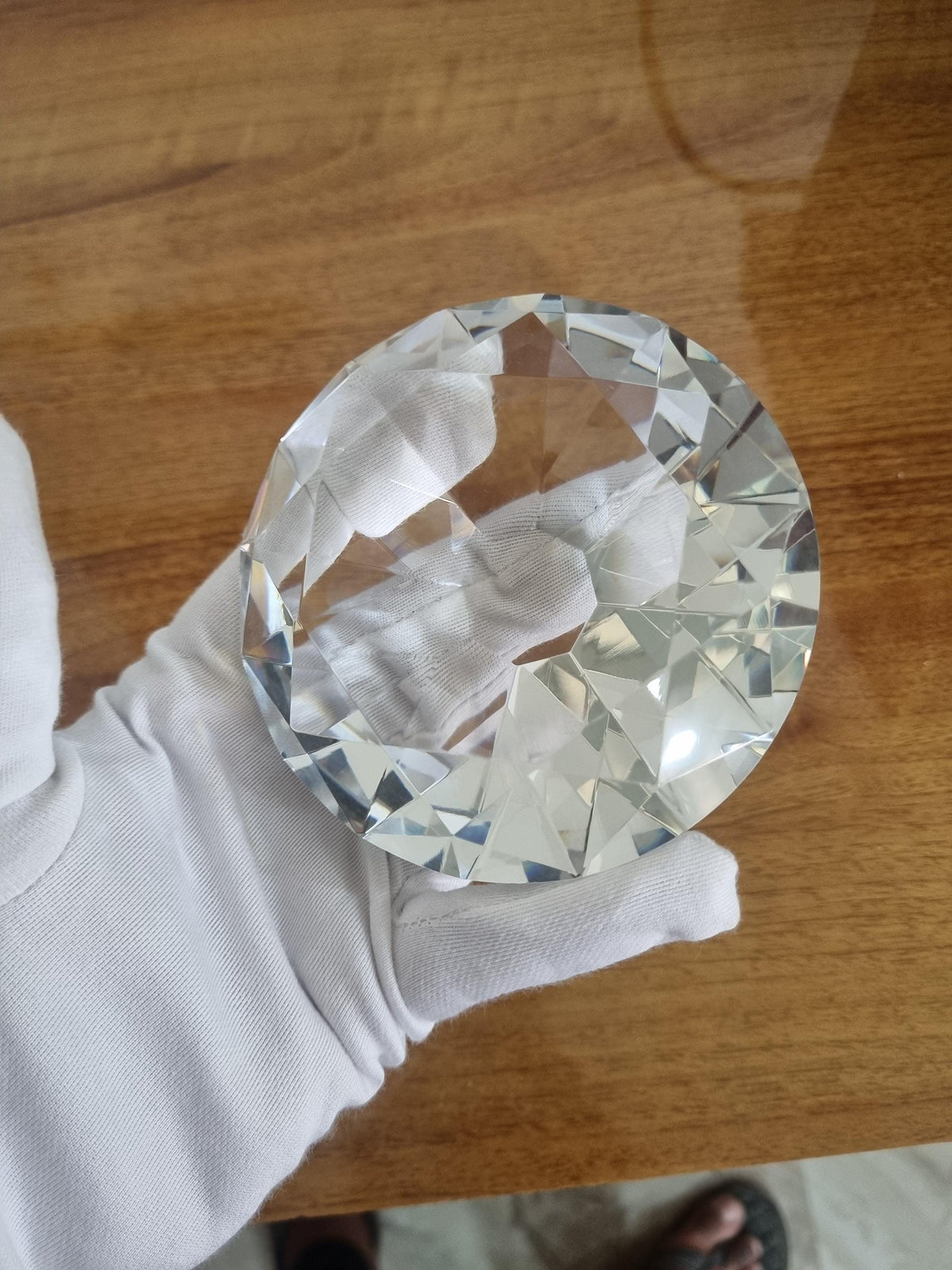 Clear Glass Diamond Paperweight: Elegant Table Decor