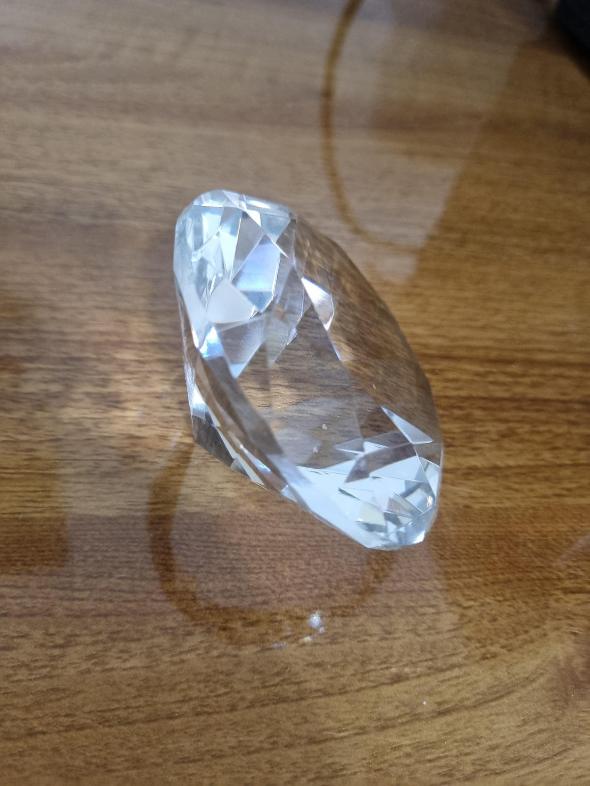 Clear Glass Diamond Paperweight: Elegant Table Decor