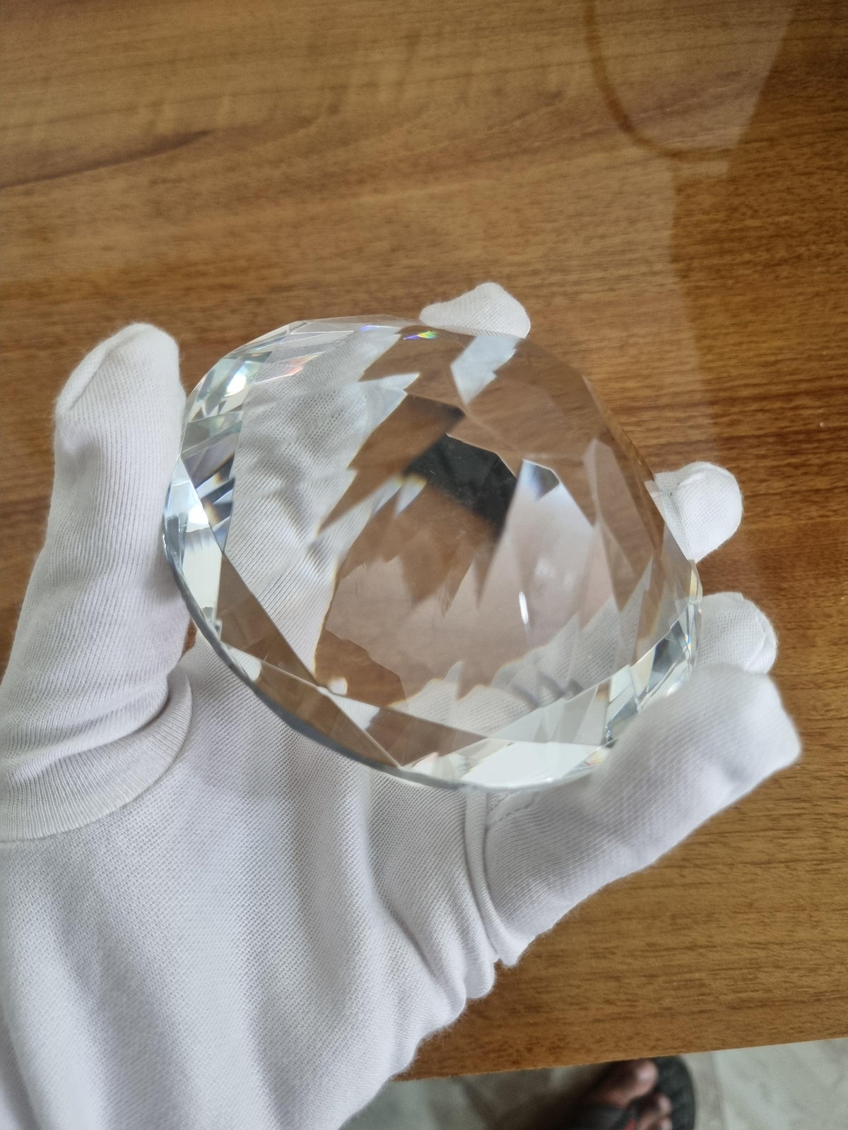 Clear Glass Diamond Paperweight: Elegant Table Decor