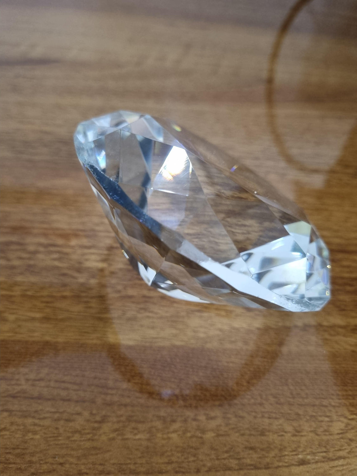 Clear Glass Diamond Paperweight: Elegant Table Decor